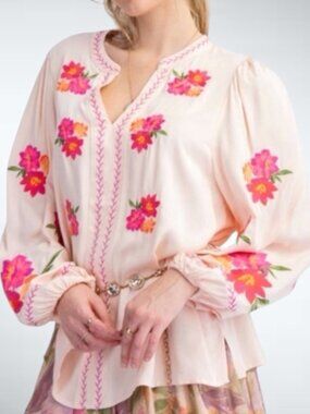 NWT Easel Floral Embroidered Long Sleeve Top in Blush Size S